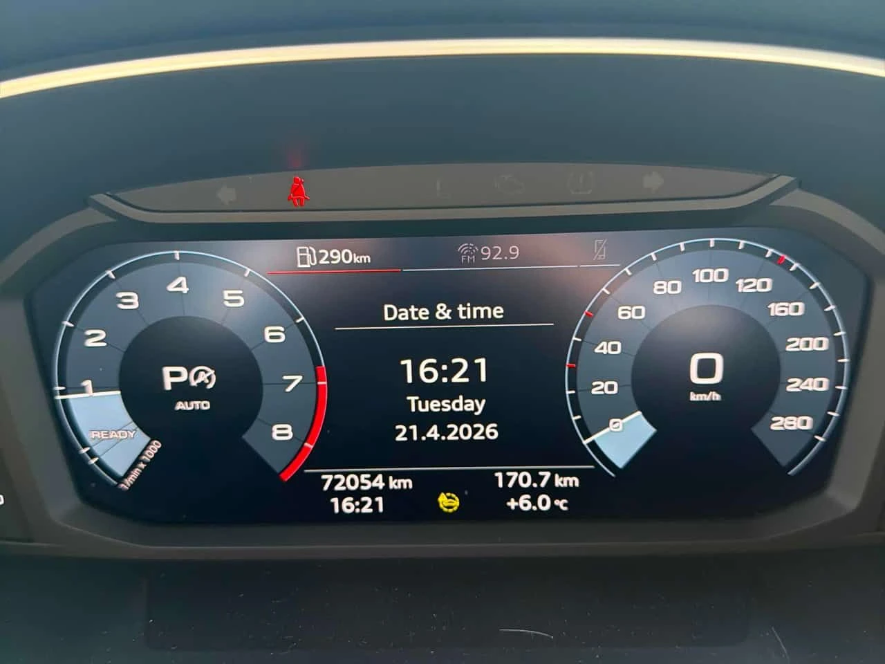 Audi Q3 Progressiv / CAMERA / ПАНОРАМА / ПОДГРЕВИ , снимка 8 - Автомобили и джипове - 54279483