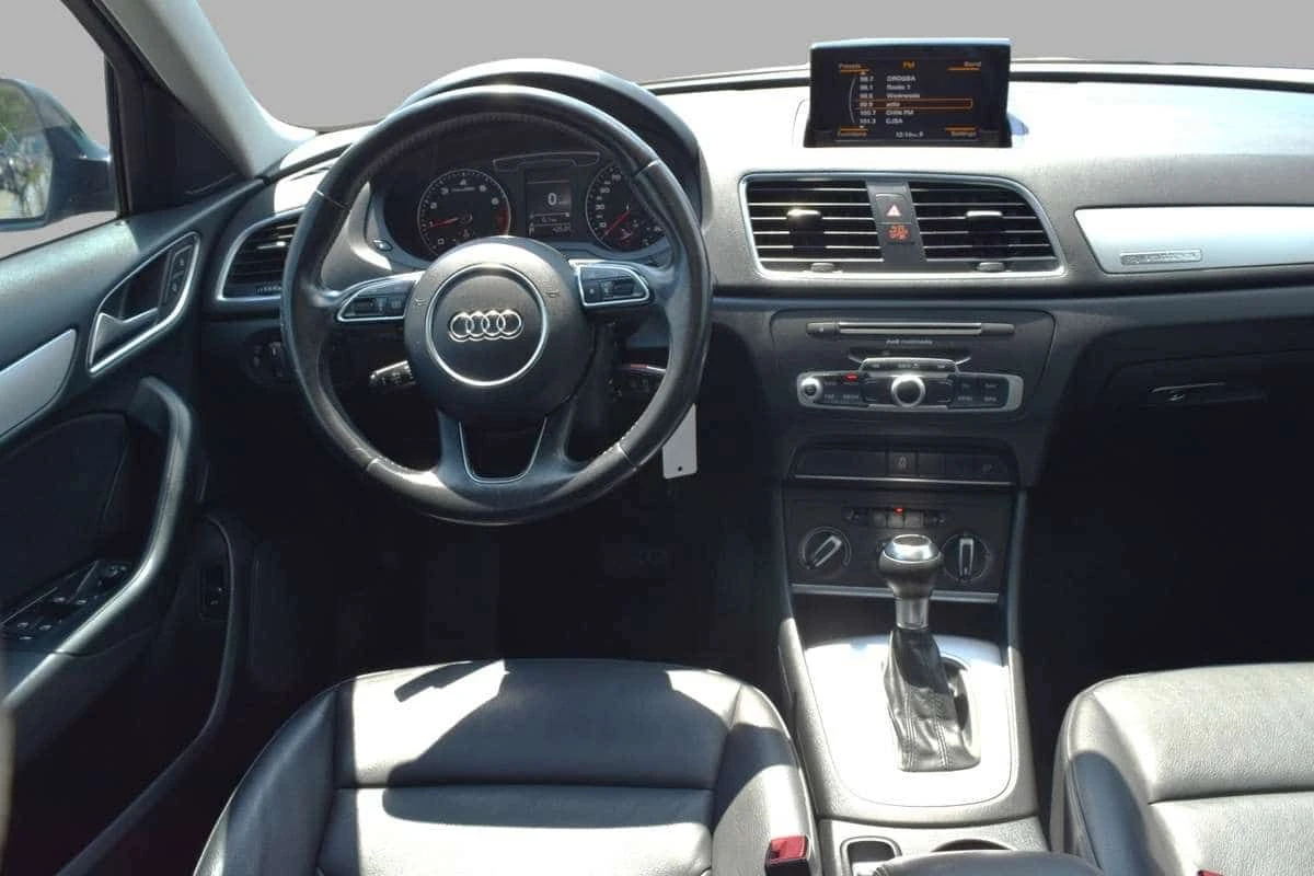 Audi Q3  АВТОКРЕДИТ * ГЛАВНО ПРЕДСТАВИТЕЛСТВО, снимка 9 - Автомобили и джипове - 55390148