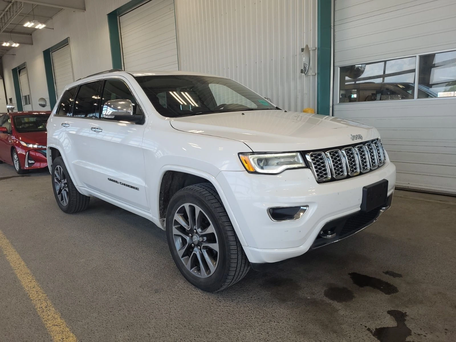 Jeep Grand cherokee * OVERLAND * АВТОКРЕДИТ БЕЗ ПЪРВОНАЧАЛНА ВНОСКА* , снимка 2 - Автомобили и джипове - 55693172