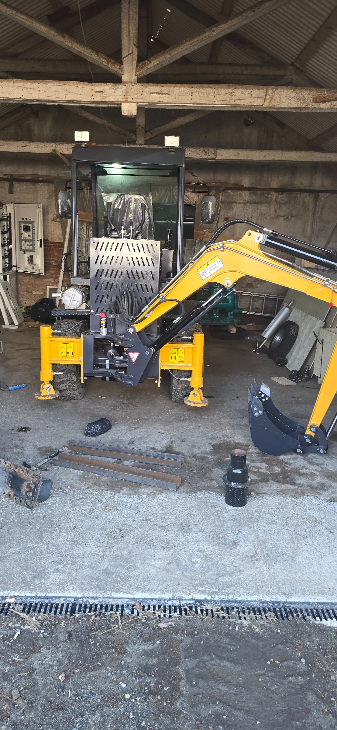 Багер Друга марка Комбиниран мини багер