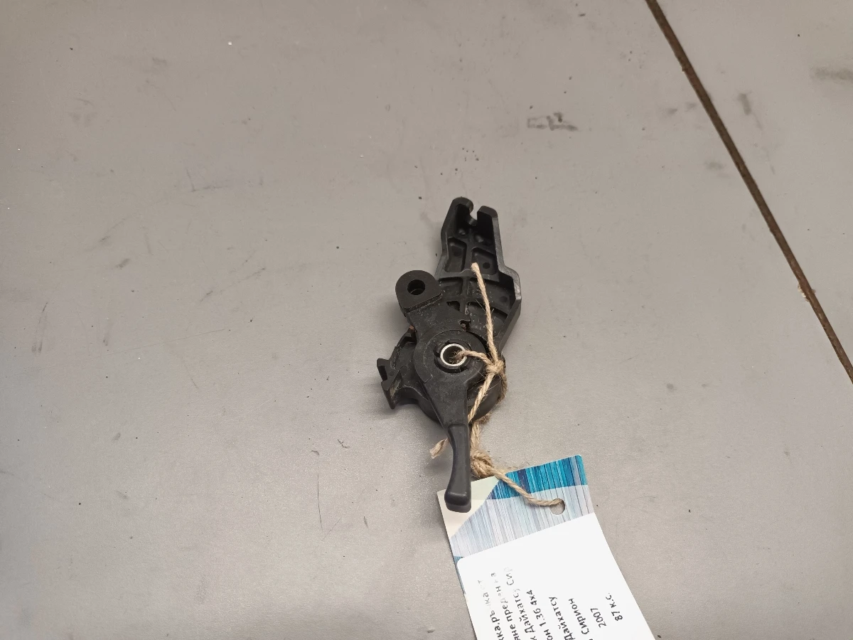 дръжка,ръчка отваряне преден капак Дайхатсу Сирион 1.3б 4х4