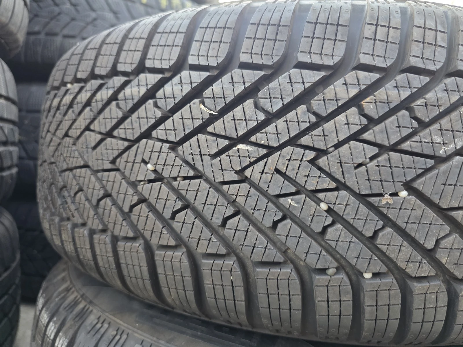 Гуми Зимни 205/60R16