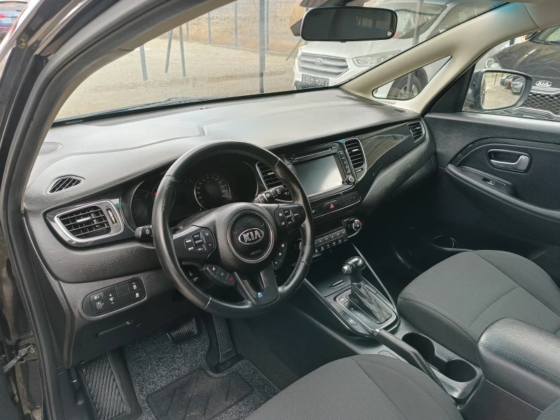 Kia Carens 1.7crdi Автоматик, снимка 9 - Автомобили и джипове - 47996293