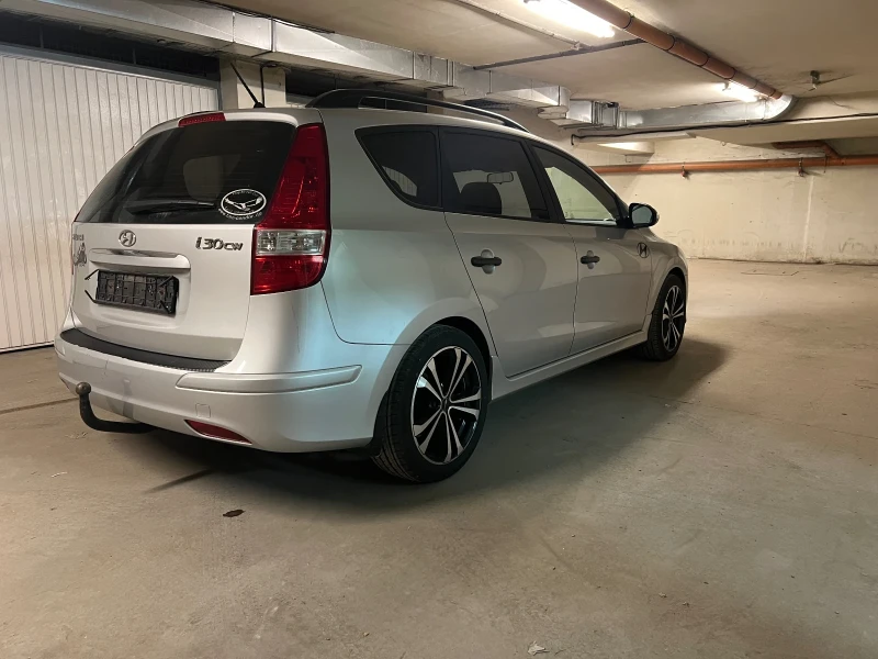Hyundai I30 1.4i ФЕЙСЛИФТ на 76 000 км, снимка 5 - Автомобили и джипове - 52435317