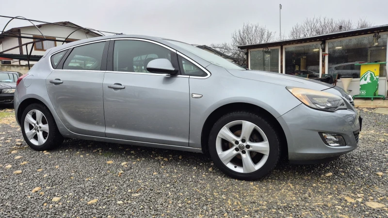Opel Astra 1.4 NAVIGACIA, снимка 8 - Автомобили и джипове - 52670460