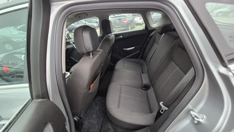 Opel Astra 1.4 NAVIGACIA, снимка 12 - Автомобили и джипове - 52670460