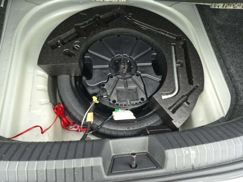 VW Jetta HIGHLINE  CARFAX, снимка 14 - Автомобили и джипове - 53530045