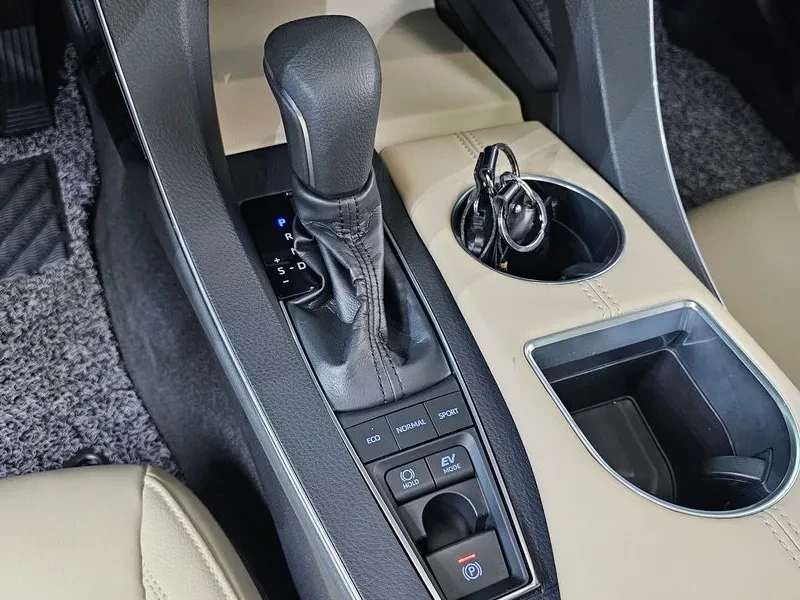 Toyota Avalon  5Th Generation 2.5 Hybrid, снимка 9 - Автомобили и джипове - 55012230