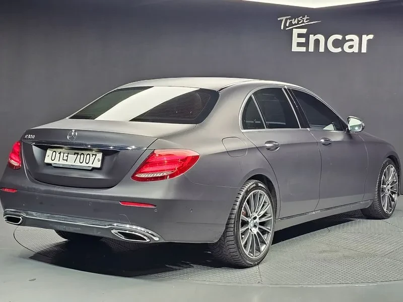 Mercedes-Benz E 220 Avantgarde - - САМО 30% АВАНС, снимка 2 - Автомобили и джипове - 55429292
