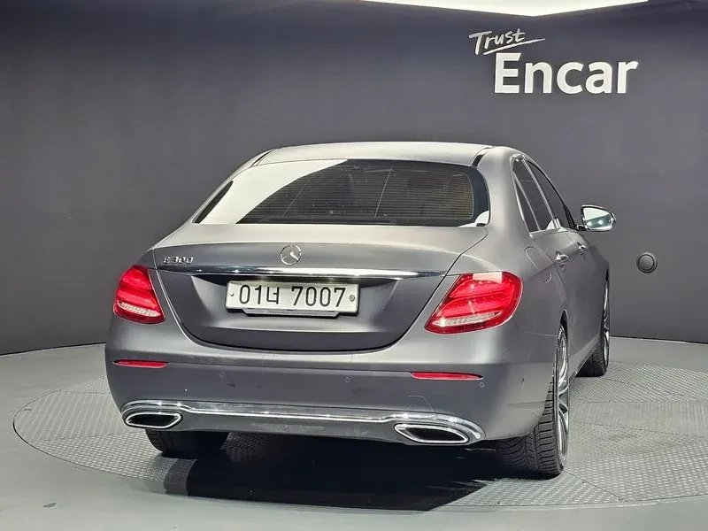 Mercedes-Benz E 220 Avantgarde - - САМО 30% АВАНС, снимка 4 - Автомобили и джипове - 55429292