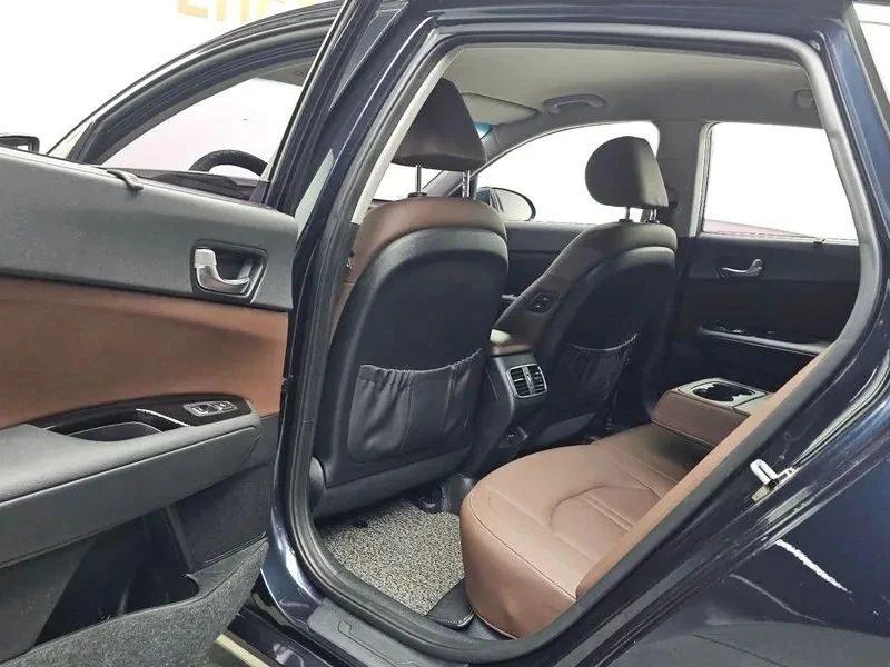 Kia K5, снимка 11 - Автомобили и джипове - 56706561