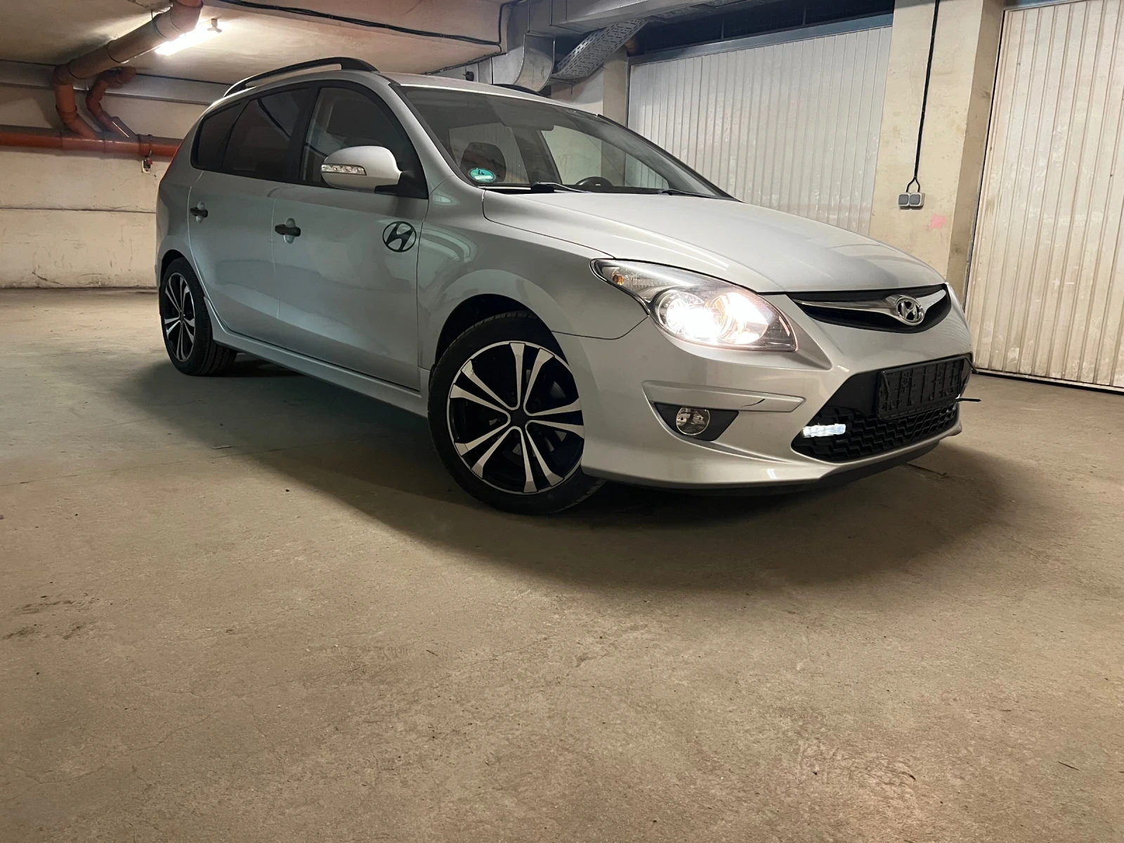 Hyundai I30 1.4i ФЕЙСЛИФТ на 76 000 км, снимка 1