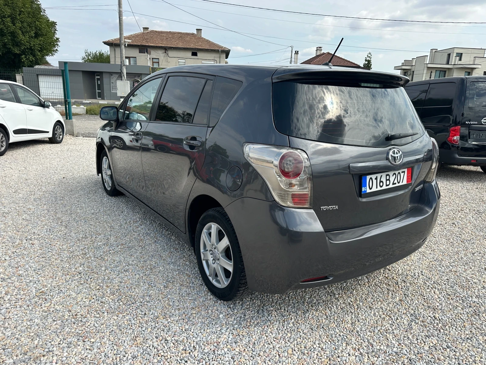 Toyota Verso 2.0 D4D 7-МЕСТЕН - изображение 4