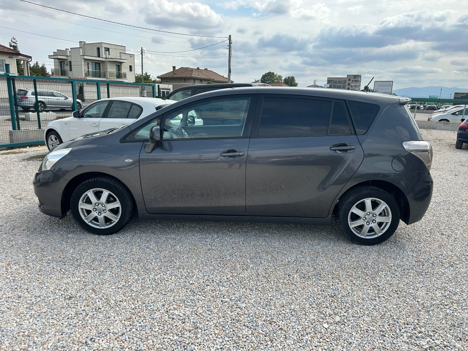 Toyota Verso 2.0 D4D 7-МЕСТЕН - изображение 3