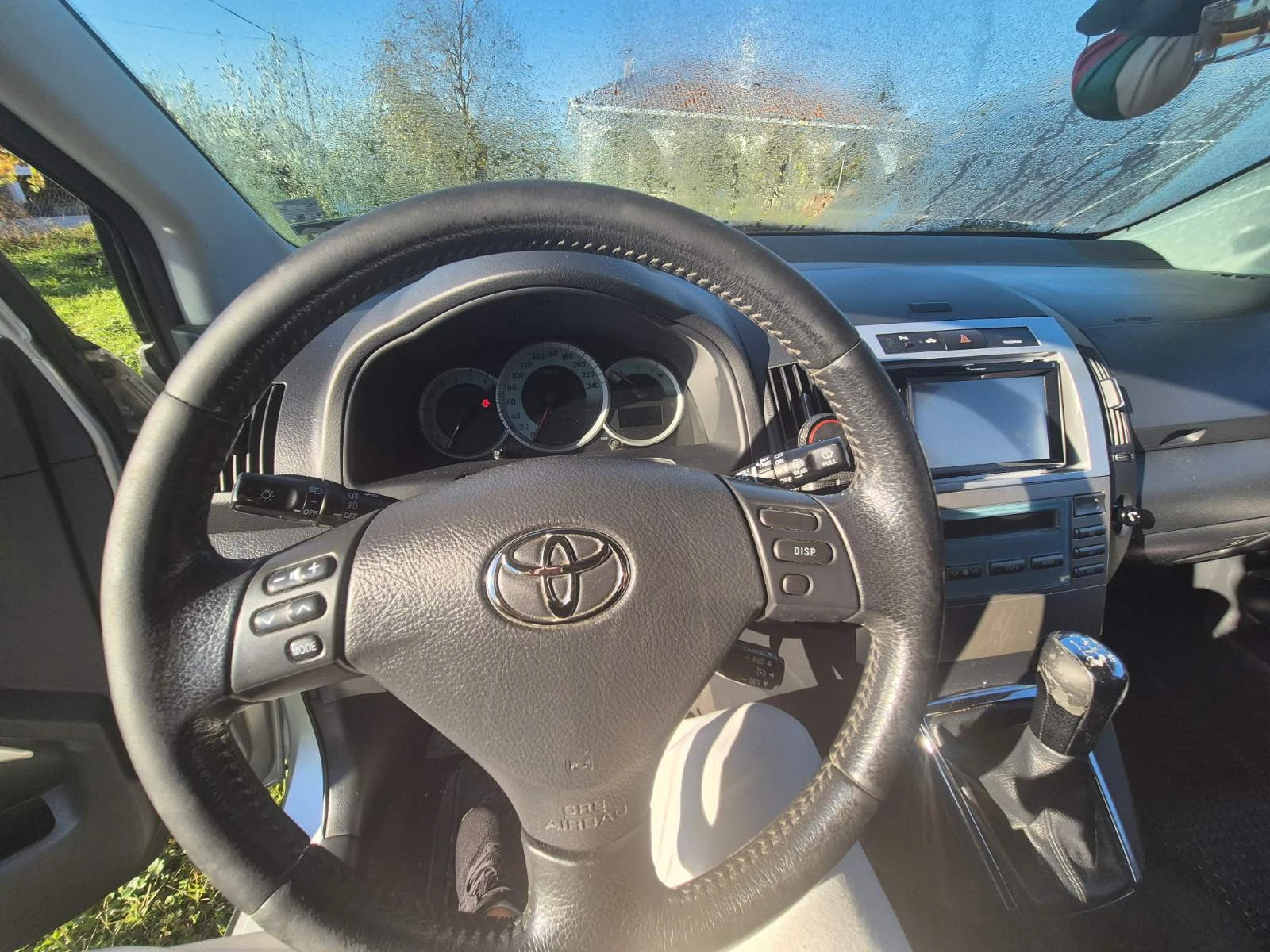 Toyota Corolla verso  - изображение 8