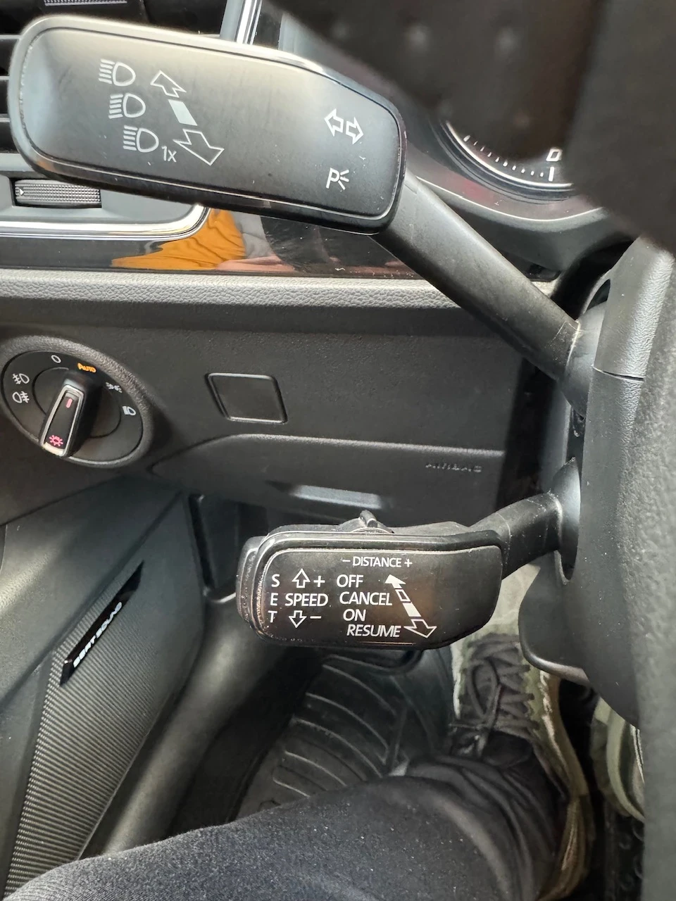 Seat Leon FR Face 2.0TDI 150PS 6МТ Distronic - изображение 9