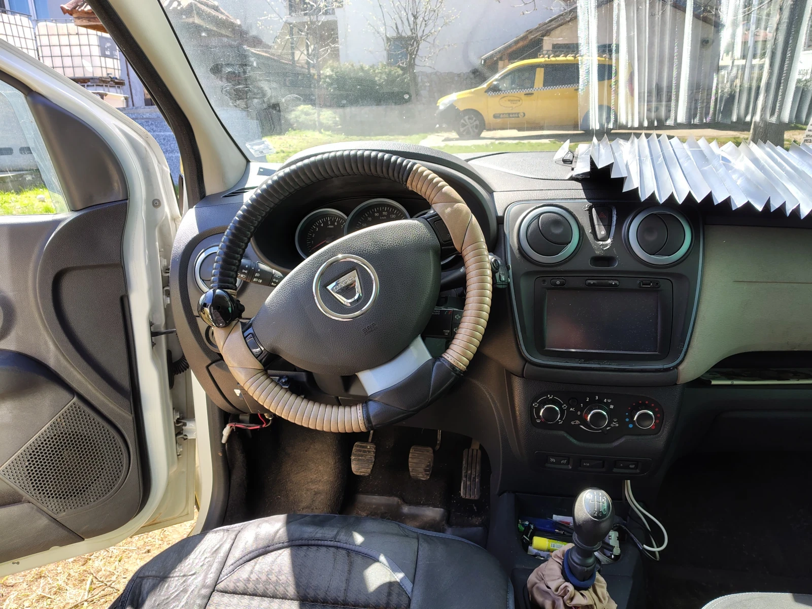 Dacia Lodgy, снимка 4 - Автомобили и джипове - 54142708