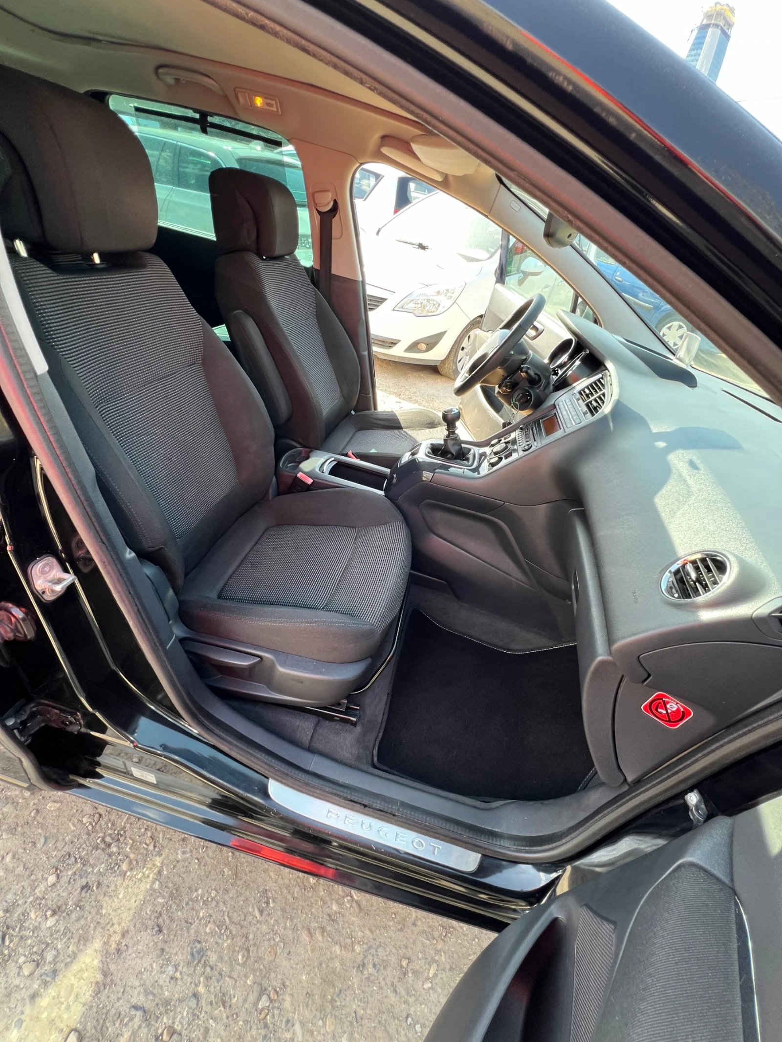 Peugeot 5008 2.0 HDI150кн, 7 места, сервизна книжка, DVD, снимка 13 - Автомобили и джипове - 54246654