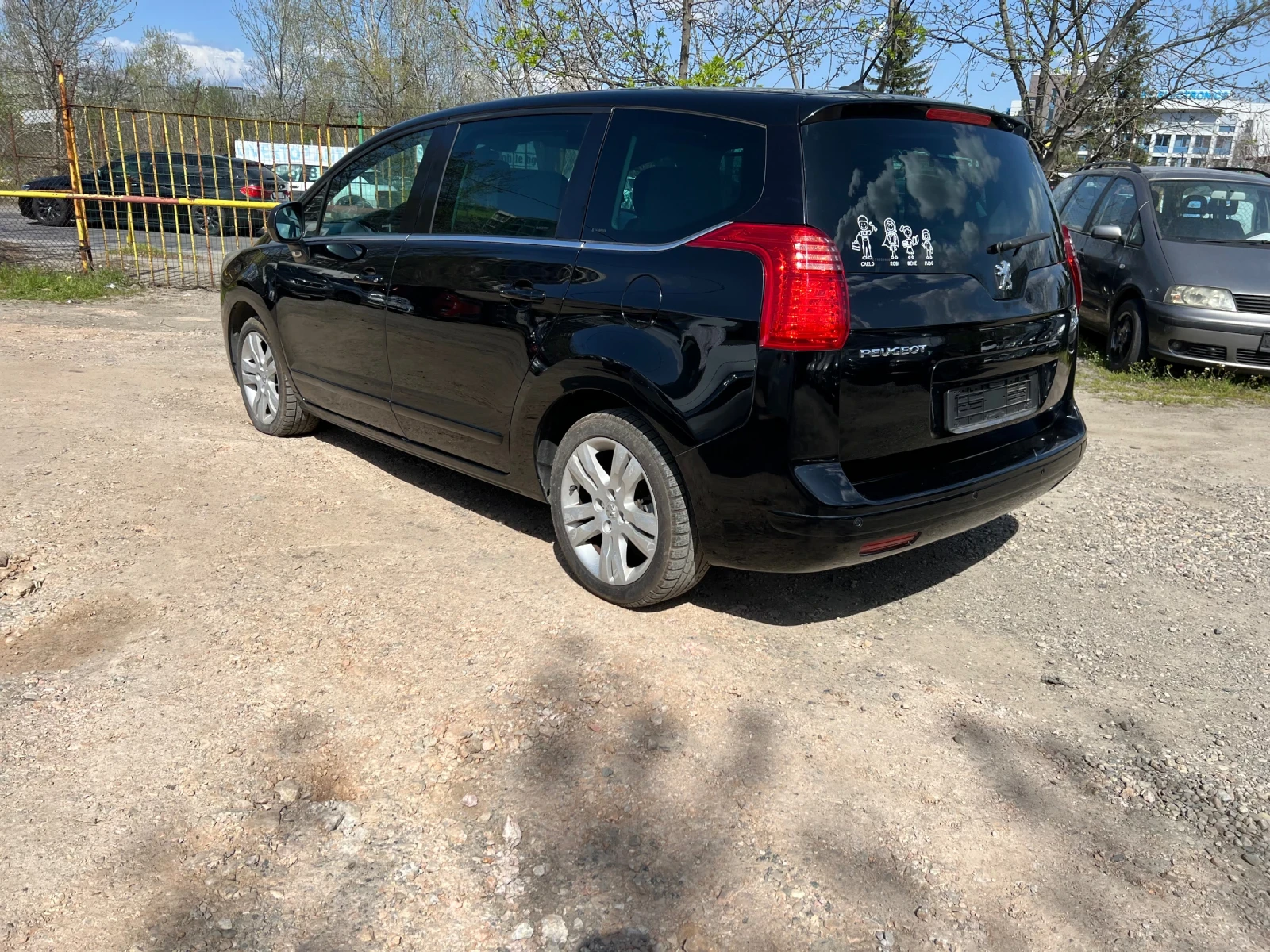 Peugeot 5008 2.0 HDI150кн, 7 места, сервизна книжка, DVD, снимка 2 - Автомобили и джипове - 54246654