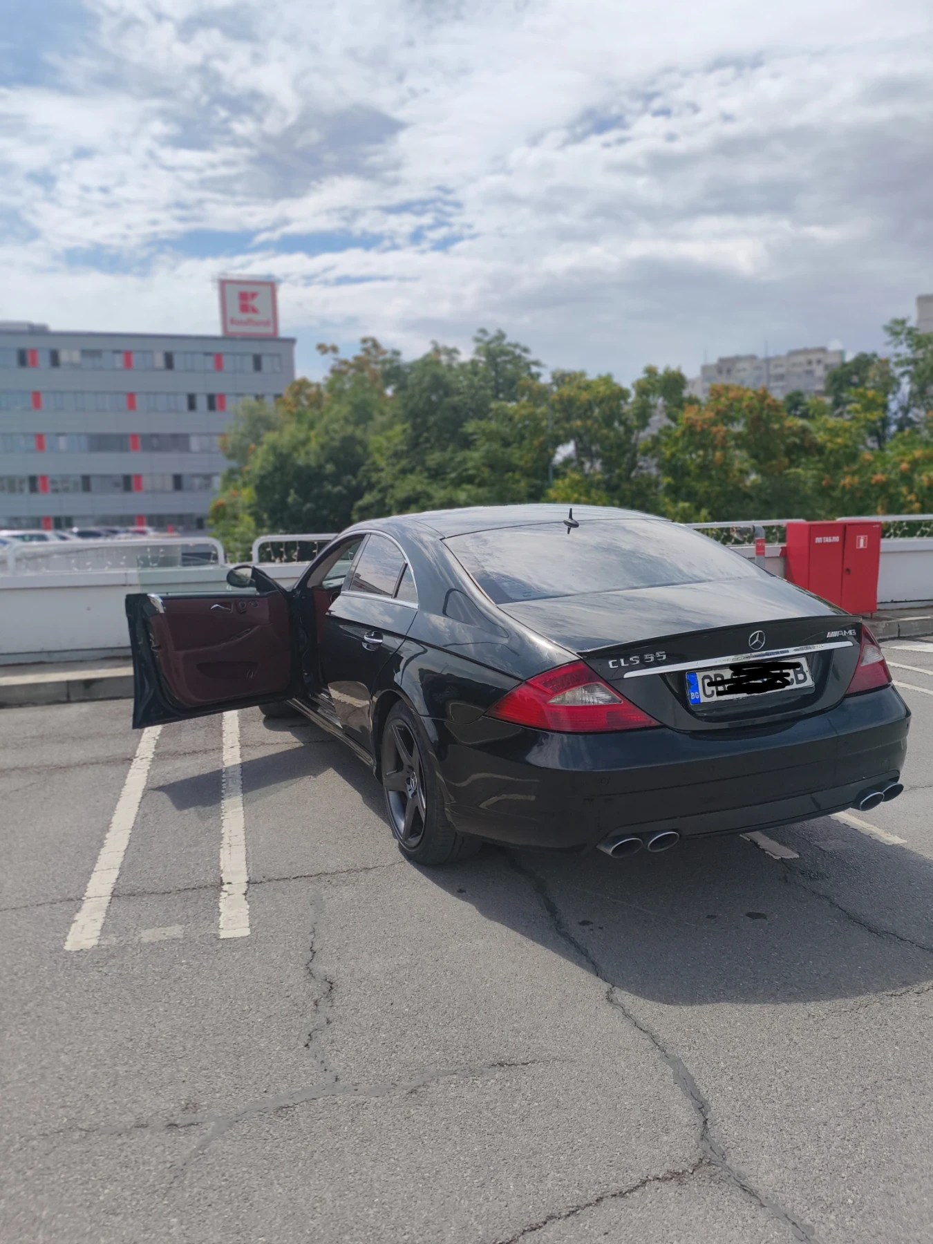 Mercedes-Benz CLS 500 V8 | AMG Package | Бордо салон | Стъклопакет | LPG, снимка 6 - Автомобили и джипове - 55169431