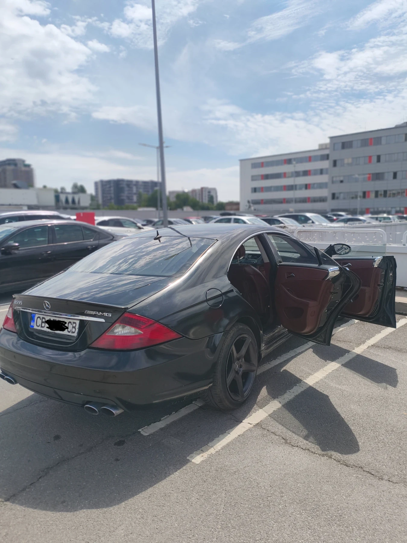 Mercedes-Benz CLS 500 V8 | AMG Package | Бордо салон | Стъклопакет | LPG, снимка 3 - Автомобили и джипове - 55169431