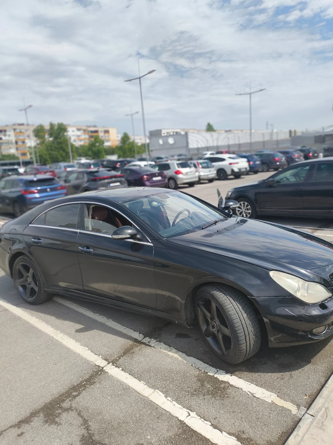 Mercedes-Benz CLS 500 V8 | AMG Package | Бордо салон | Стъклопакет | LPG, снимка 9 - Автомобили и джипове - 55169431