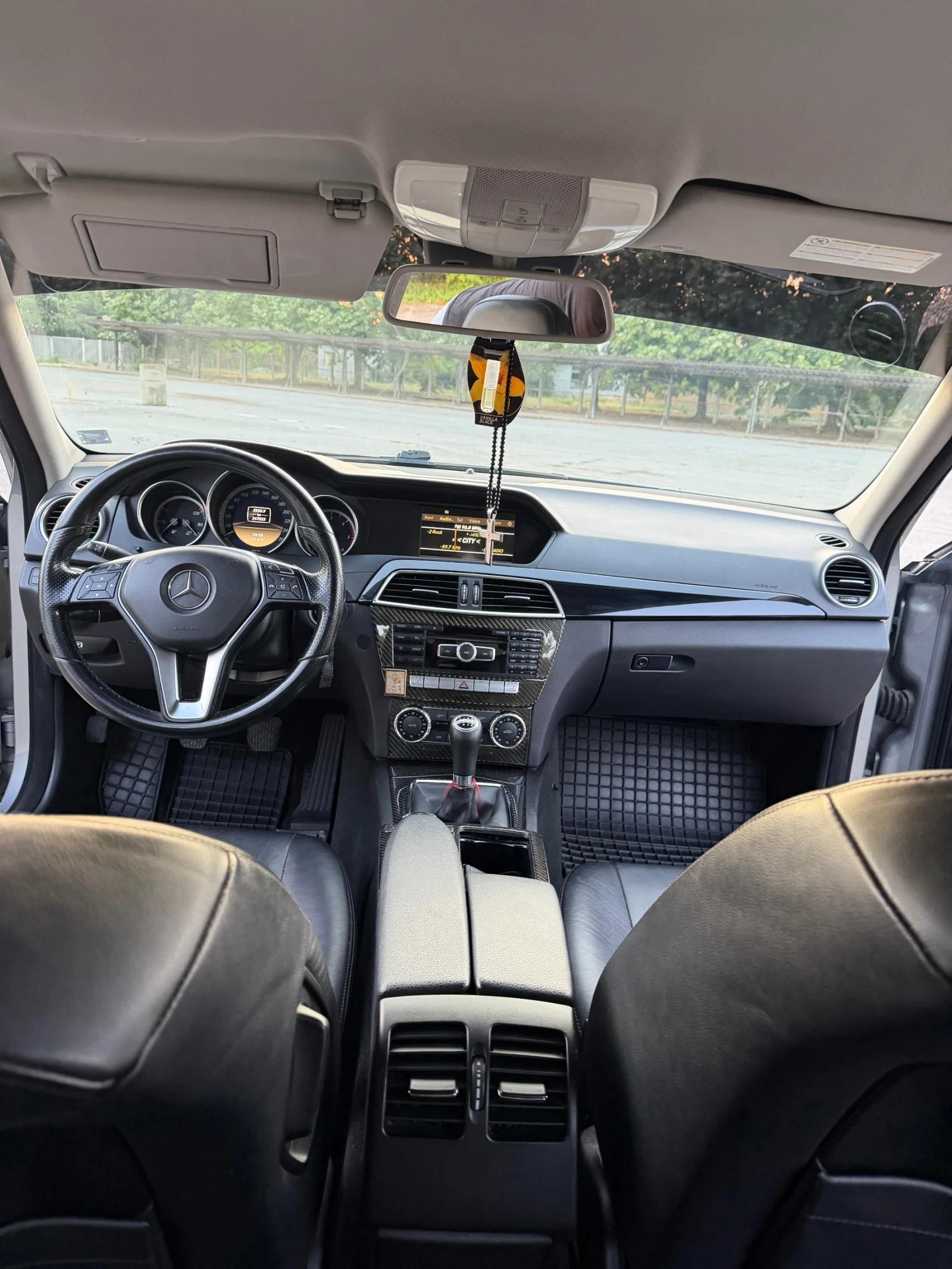 Mercedes-Benz C 220  ТОП СЪСТОЯНИЕ!, снимка 17 - Автомобили и джипове - 55335242