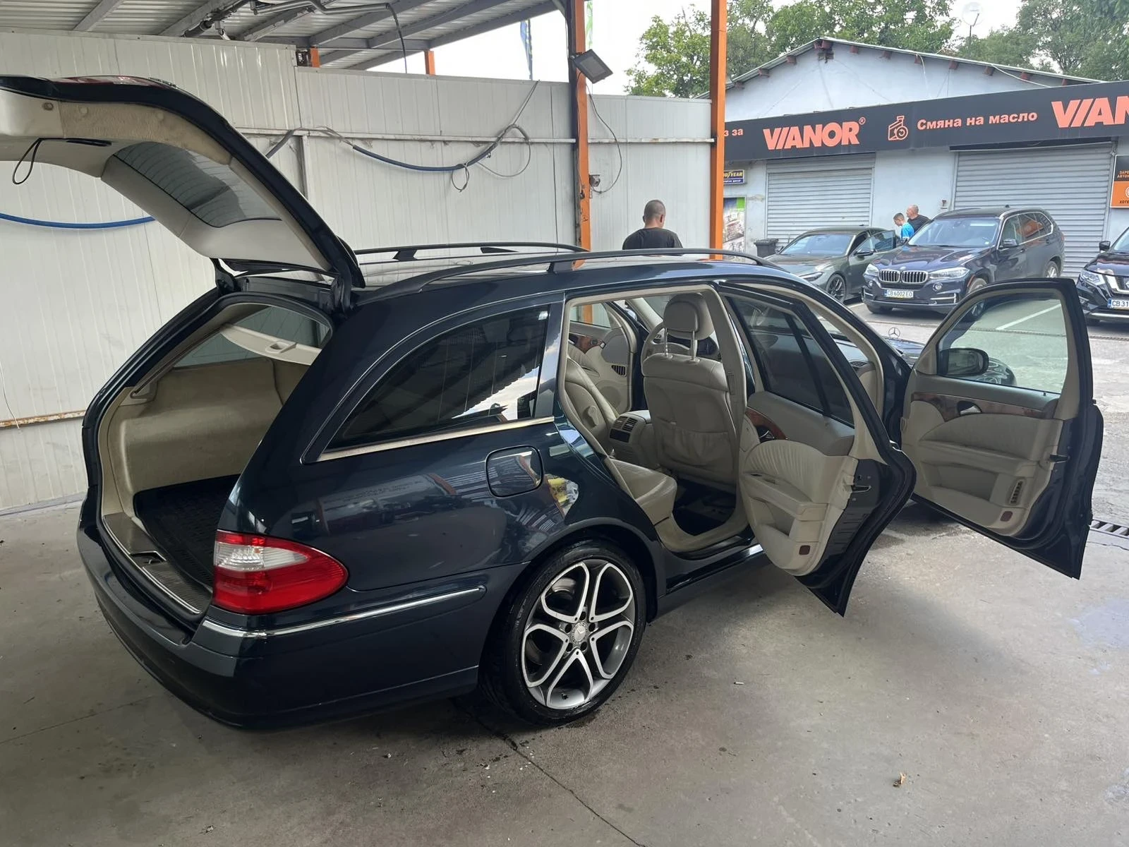 Mercedes-Benz E 500, снимка 2 - Автомобили и джипове - 55386554
