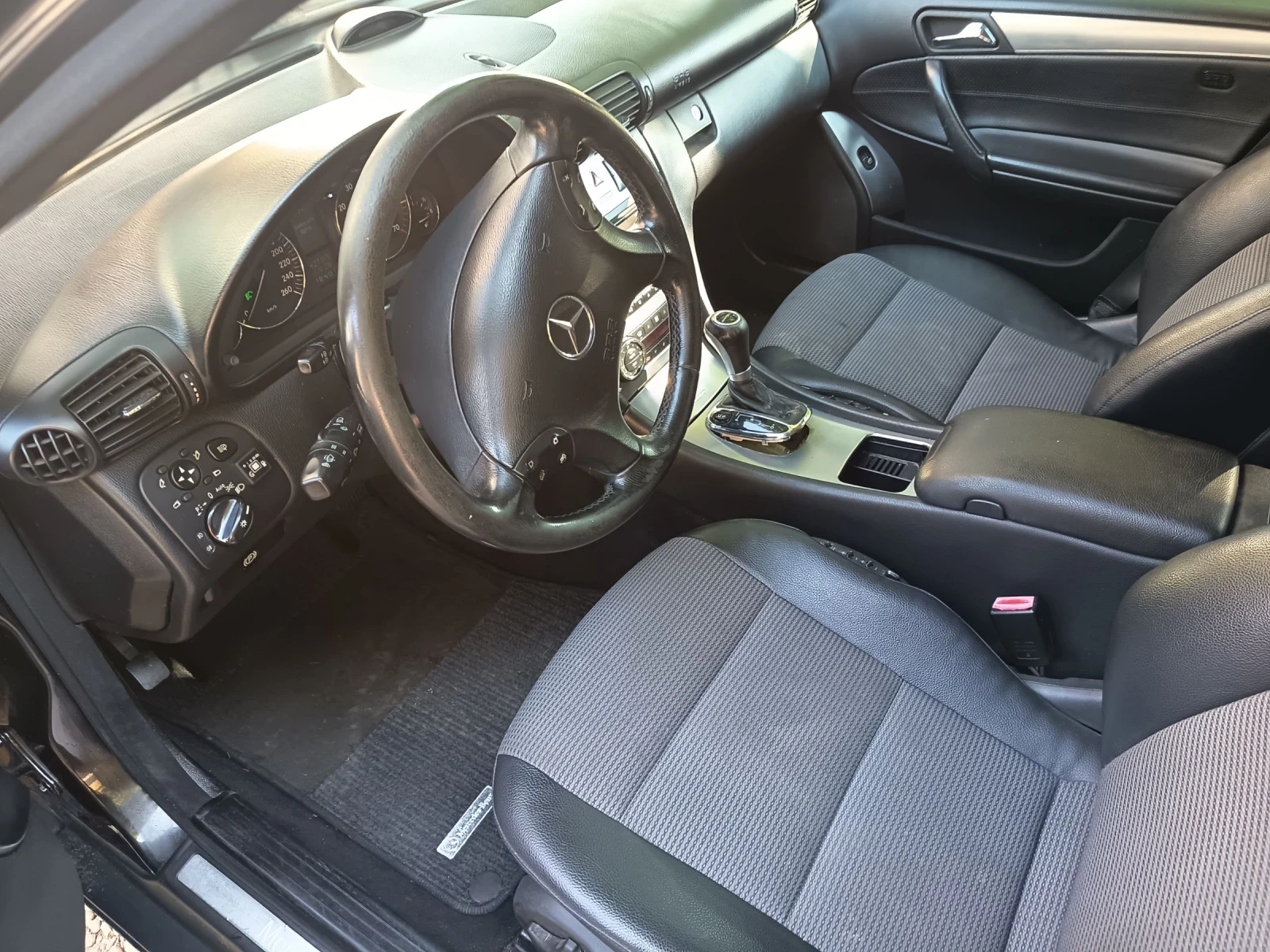 Mercedes-Benz C 320 4Matic/LPG, снимка 8 - Автомобили и джипове - 55646613