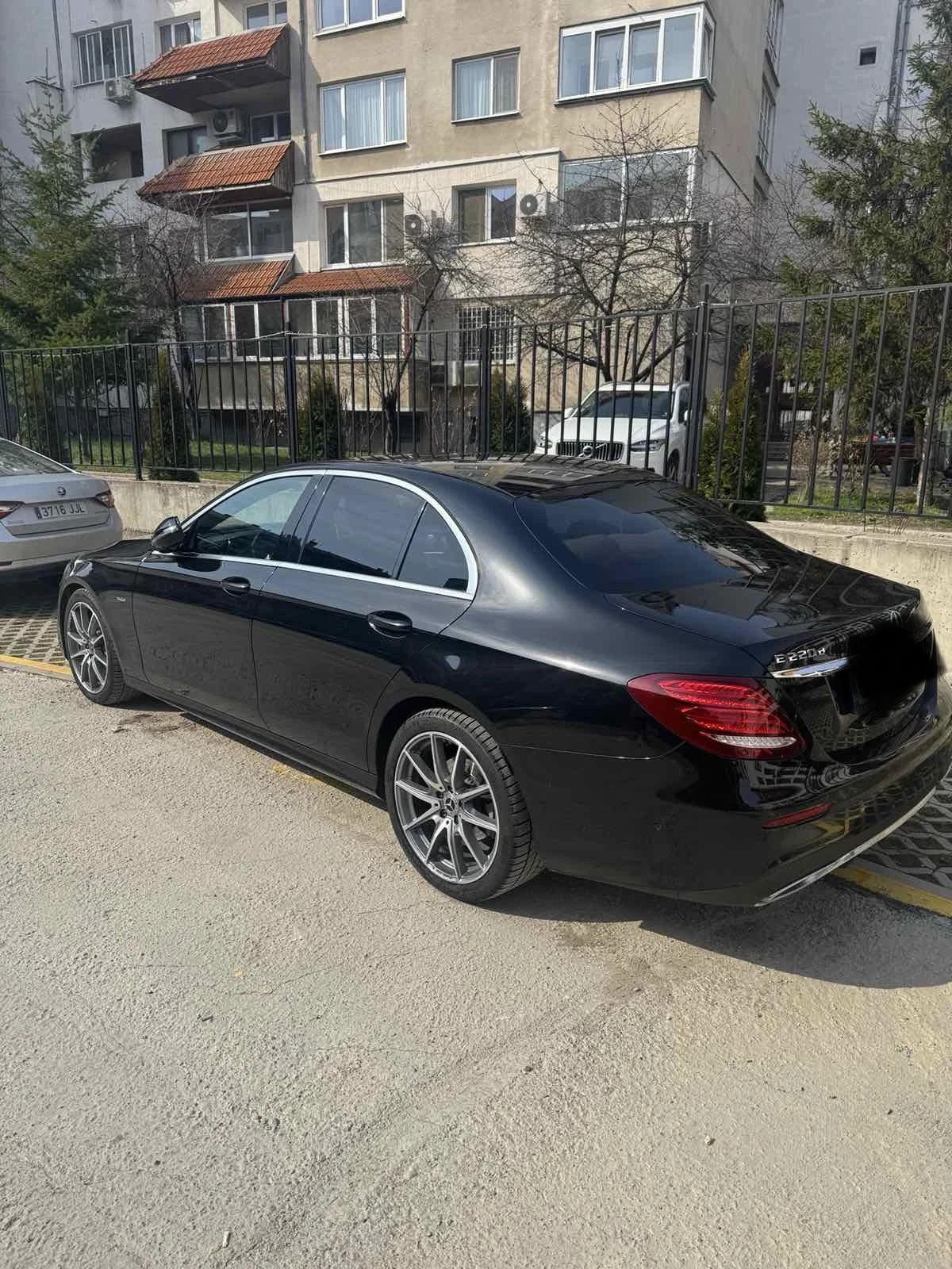 Mercedes-Benz E 220 W-213 AMG-LINE, снимка 3 - Автомобили и джипове - 55746773