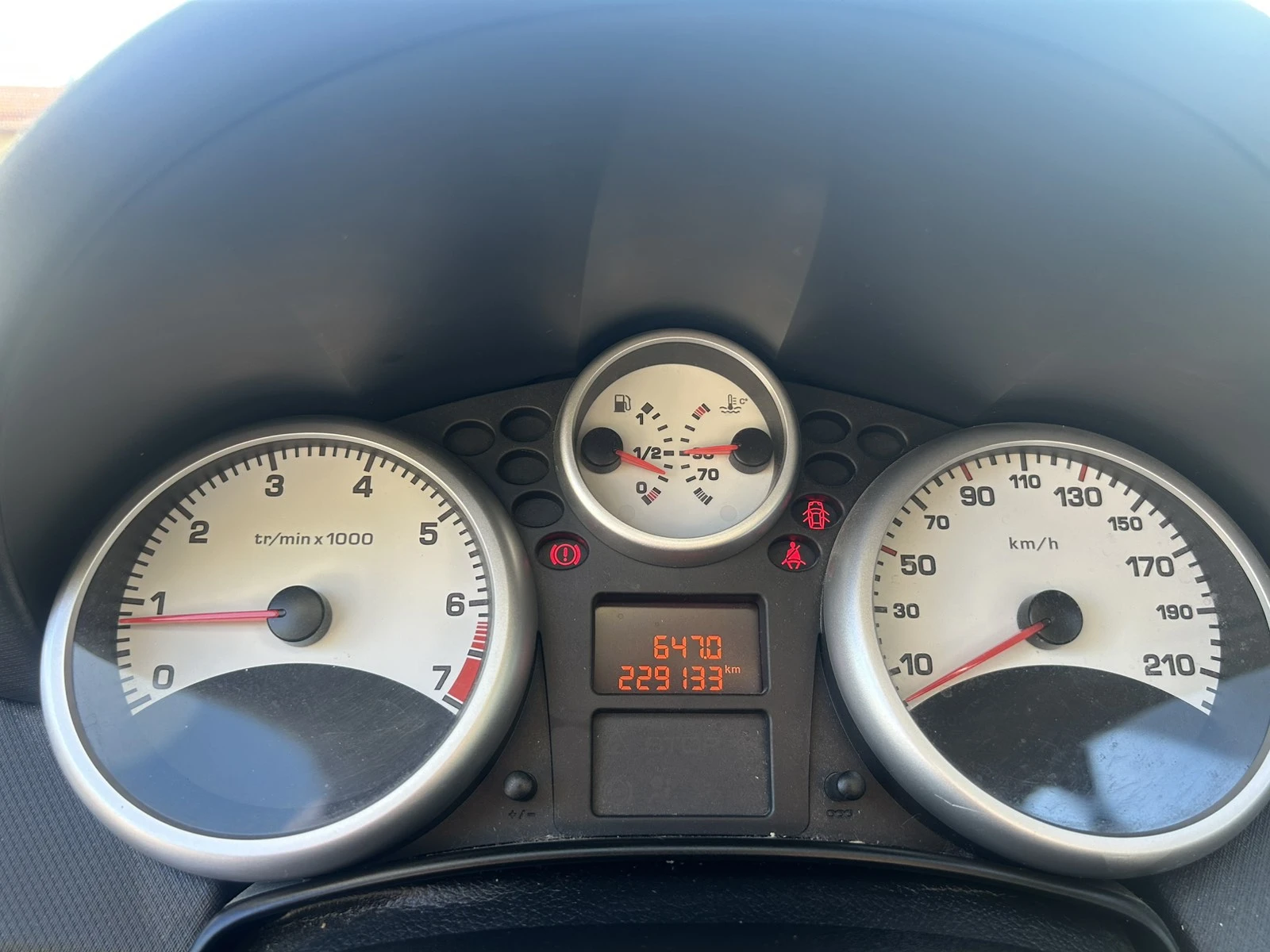 Peugeot 207, снимка 11 - Автомобили и джипове - 56120569