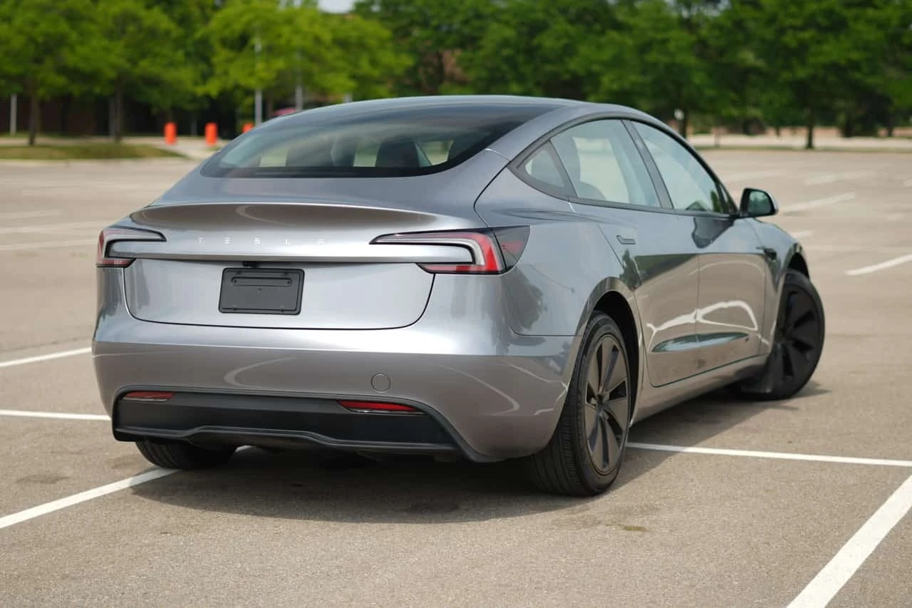 Tesla Model 3 * RWD * CARFAX * ��� ������������ ������ | Mobile.bg � ����������� 17