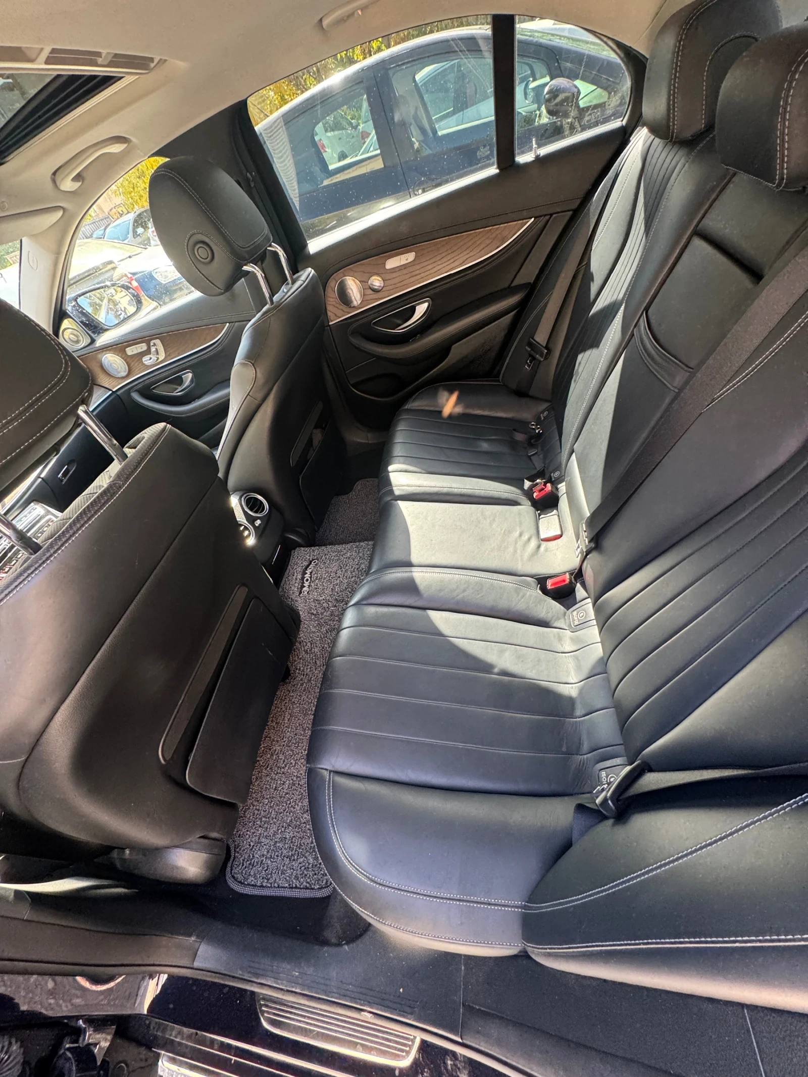 Mercedes-Benz E 300 4 matic, снимка 7 - Автомобили и джипове - 56440088