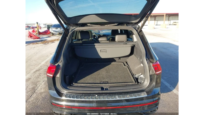 VW Tiguan R-LINE* PANORAMA* , снимка 8 - Автомобили и джипове - 53419632
