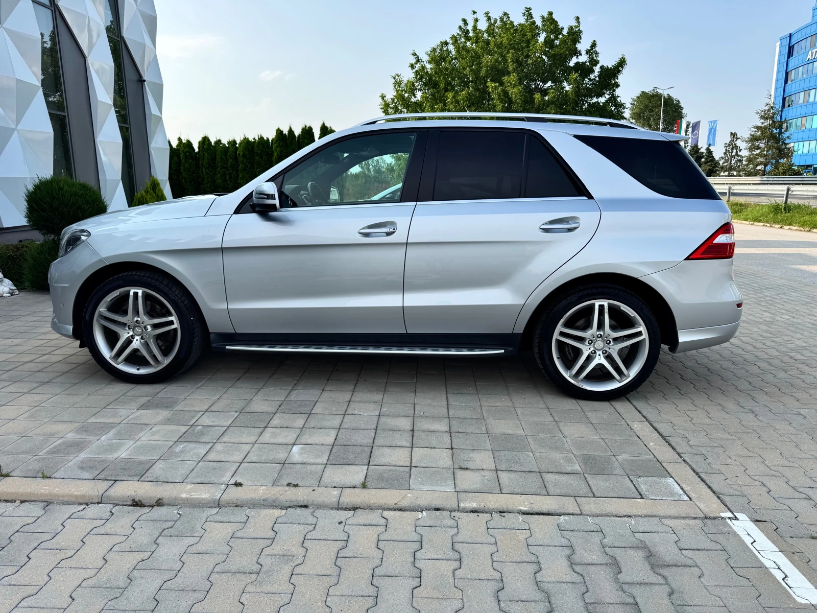 Mercedes-Benz ML 500 AMG-360-КАМЕРИ-DISTRONIC-МЪРТВА-ТОЧКА-ПОДГРЕВИ- - изображение 8
