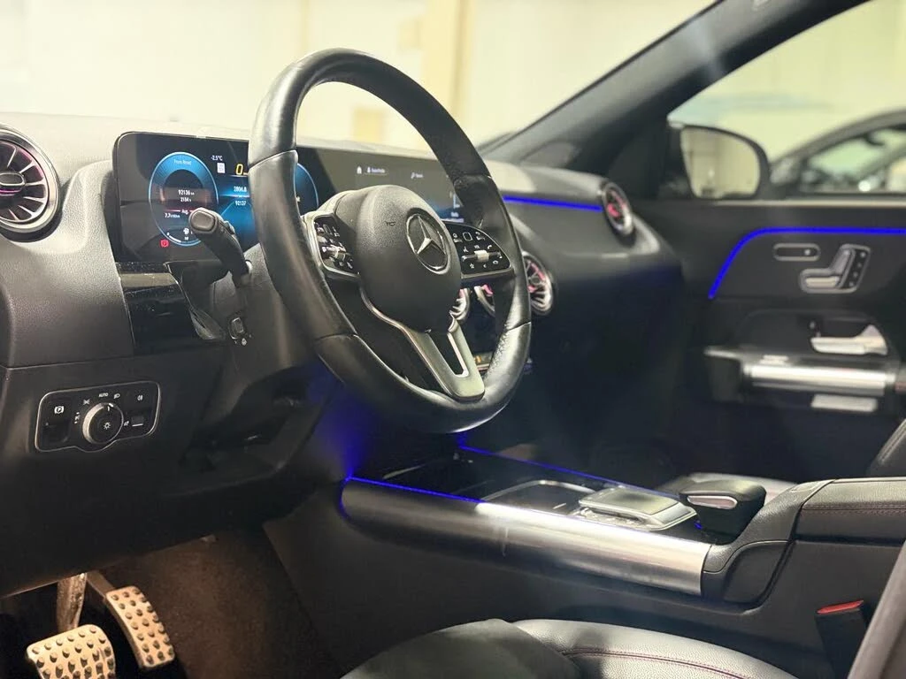 Mercedes-Benz GLA 250 4MATIC* AMG* DISTRONIC* 360 КАМЕРИ* ПАНО* КЕЙЛЕС - изображение 7