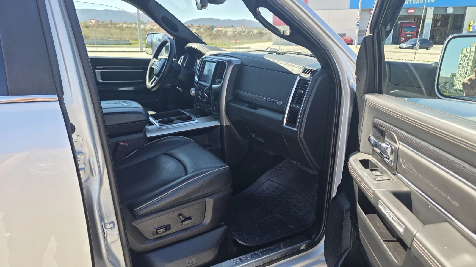 Dodge RAM 1500 Limited 5.7 Hemi, снимка 13 - Автомобили и джипове - 54359896