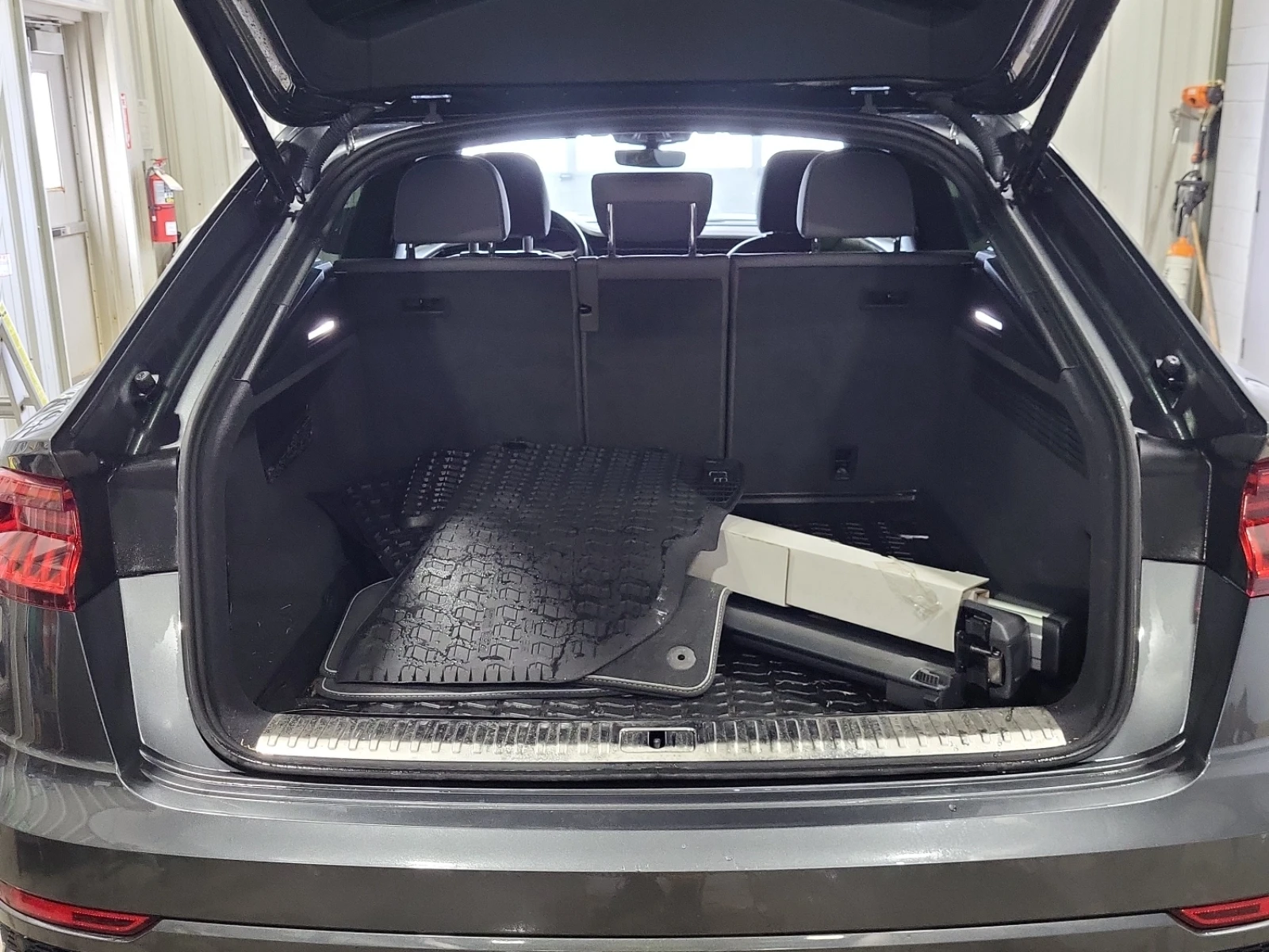 Audi Q8 Progressiv * CARFAX * АВТО КРЕДИТ * ЦЕНА ДО БГ * , снимка 15 - Автомобили и джипове - 54444493