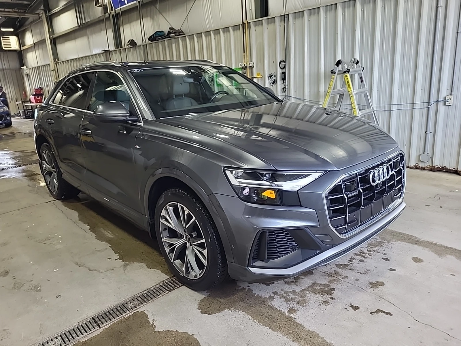Audi Q8 Progressiv * CARFAX * АВТО КРЕДИТ * ЦЕНА ДО БГ * , снимка 2 - Автомобили и джипове - 54444493