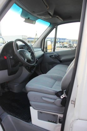 VW Crafter 2.5 TDI  ФУРГОН С РЕГИСТРАЦИЯ  , снимка 9