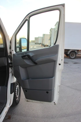 VW Crafter 2.5 TDI  ФУРГОН С РЕГИСТРАЦИЯ  , снимка 13