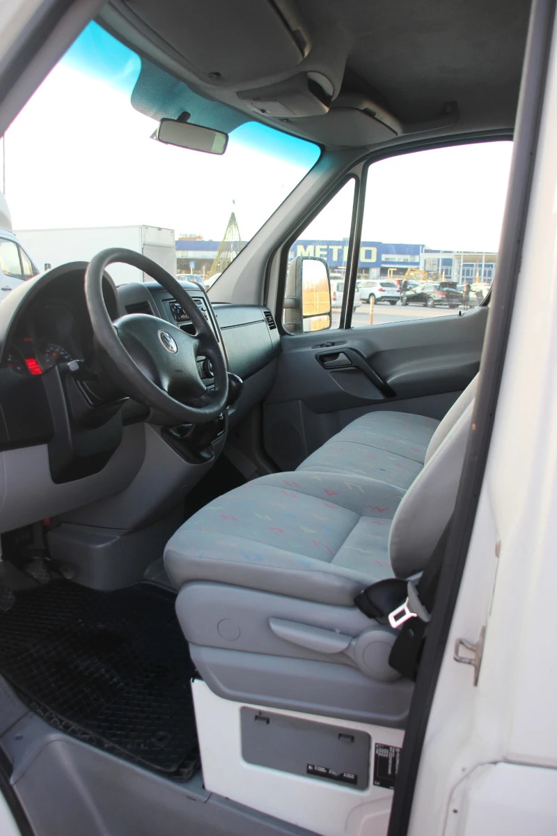 VW Crafter 2.5 TDI  ФУРГОН С РЕГИСТРАЦИЯ  , снимка 9 - Бусове и автобуси - 47450411