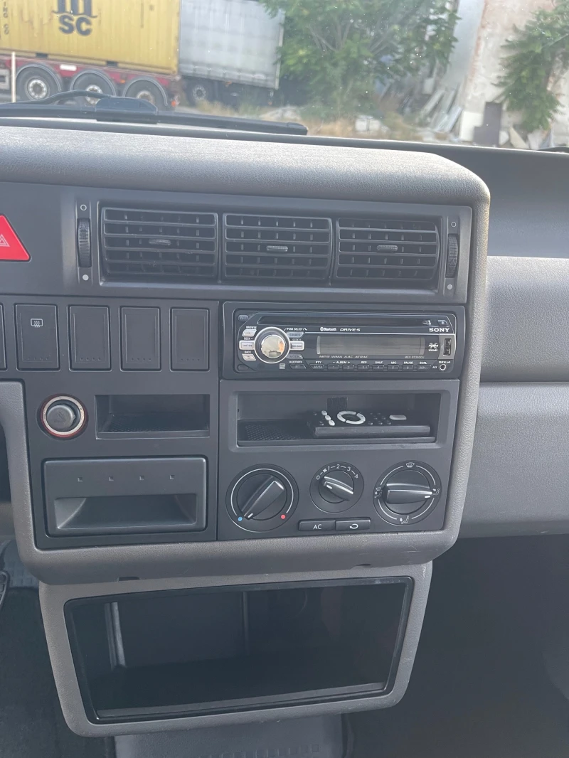 Кемпер VW Transporter 2.4 D, снимка 15 - Каравани и кемпери - 51351696