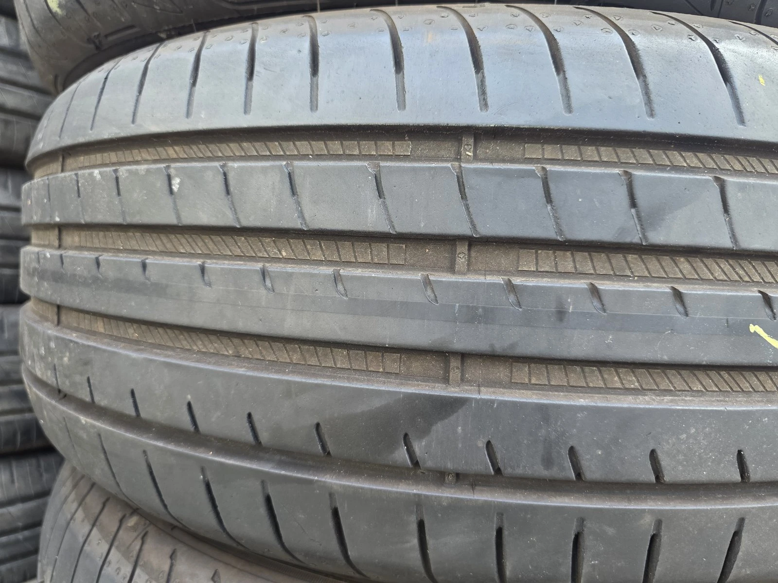 Гуми Летни 225/45R19, снимка 3 - Гуми и джанти - 56731039