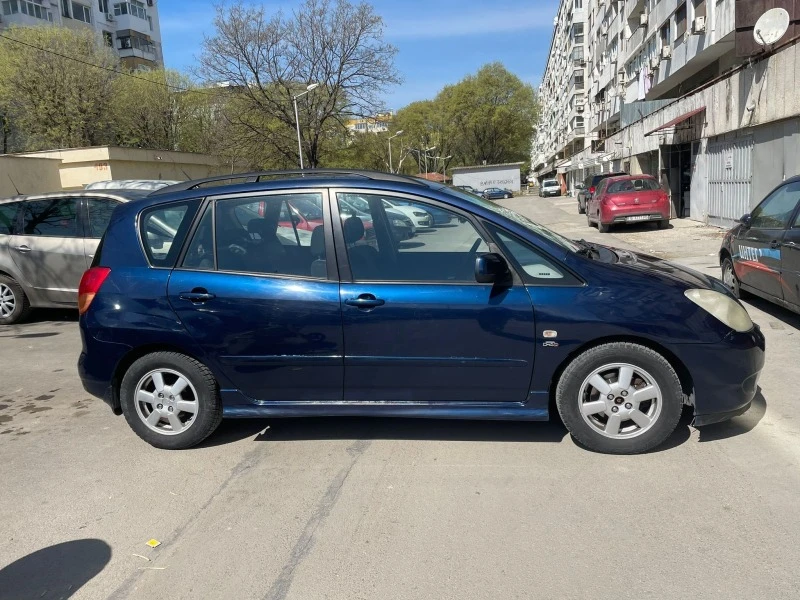 Toyota Corolla verso 2.0, снимка 9 - Автомобили и джипове - 47614718