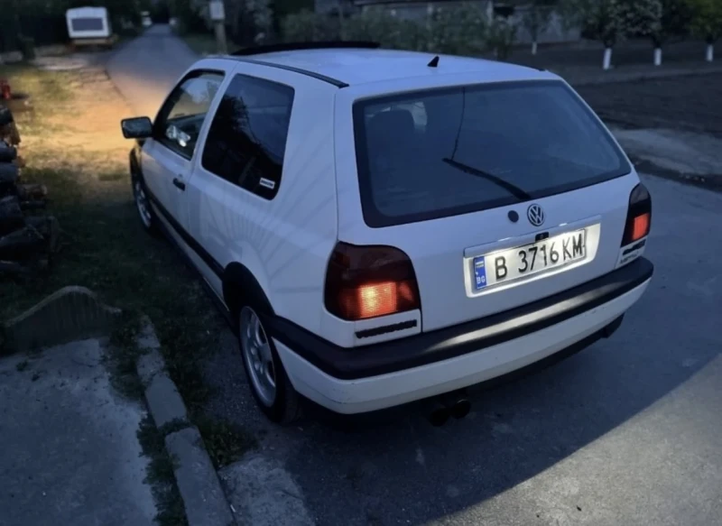 VW Golf, снимка 4 - Автомобили и джипове - 48092447