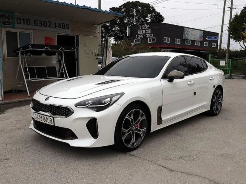 Kia Stinger 2.0 Turbo 2WD * НАЙ-ДОБРА ЦЕНА В БЪЛГАРИЯ* , снимка 2 - Автомобили и джипове - 51966945