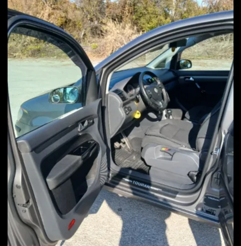 VW Touran, снимка 11 - Автомобили и джипове - 52353403