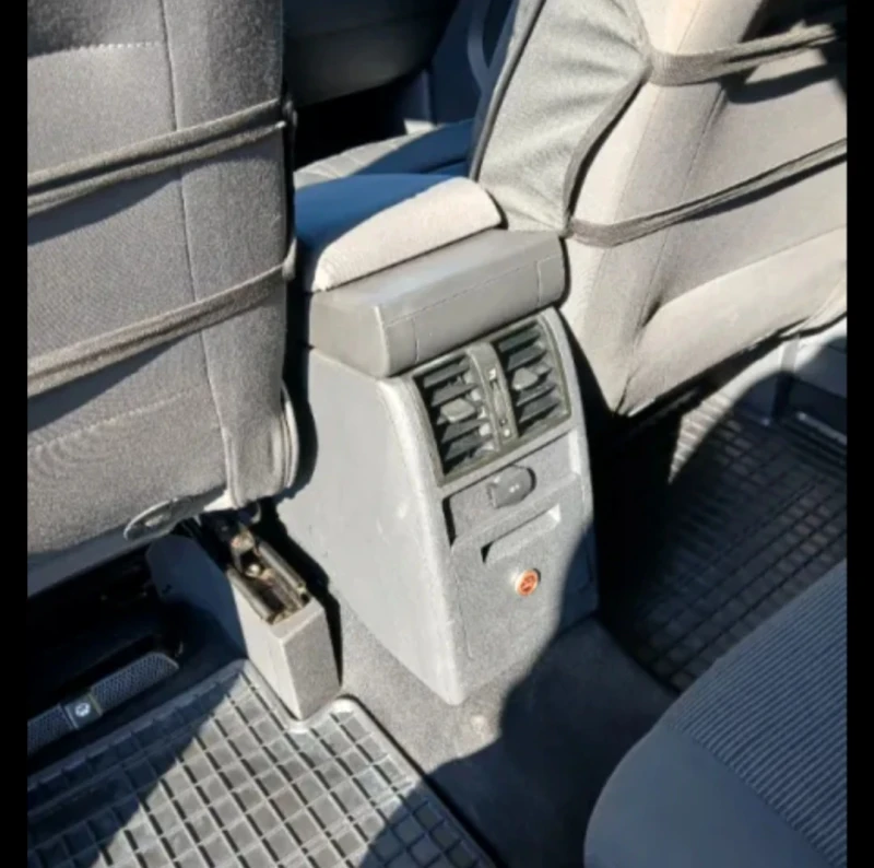 VW Touran, снимка 4 - Автомобили и джипове - 52353403