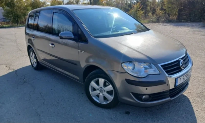 VW Touran, снимка 14 - Автомобили и джипове - 52353403